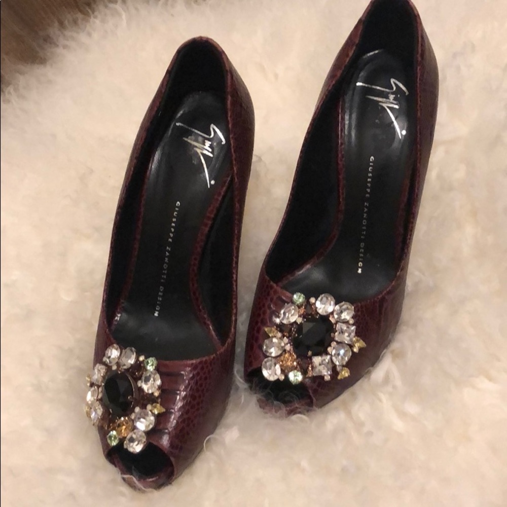 Giuseppe zanotti open toed heels